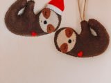 Sloth ornament/keychain-felt Santa Sloth Christmas tree decoration/brooch/hanger